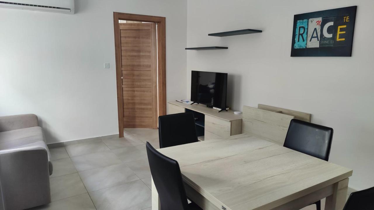 Salina Wharf, Block E, N.27 By Crysalex Apartment