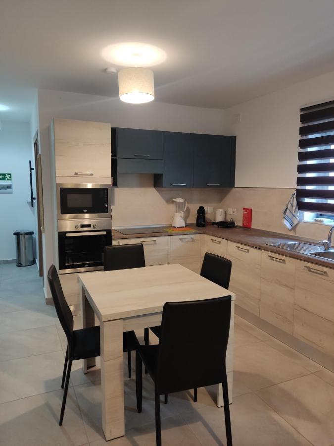 Apartment Salina Wharf, Block E, N.27 By Crysalex *